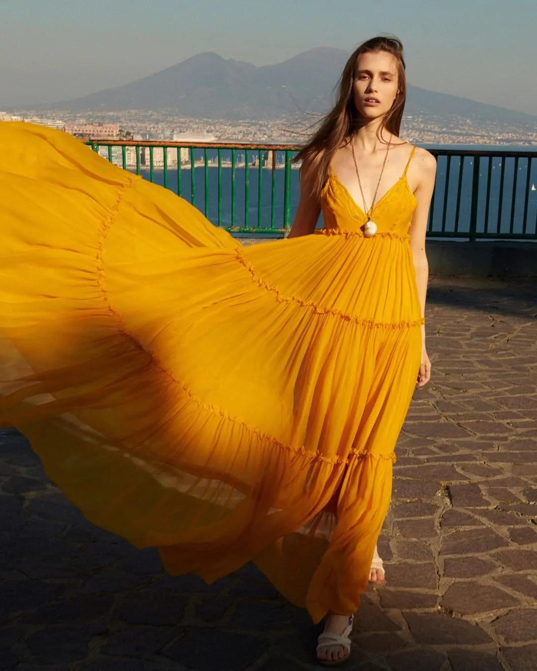 2021秋冬女裝十大流行色 晴空藍(lán)、嫩粉紅等色彩都很美(圖32)